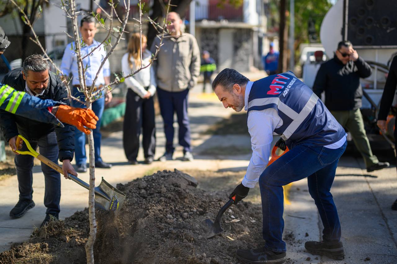 Interviene Monterrey colonia Hidalgo con acciones de limpieza y mantenimiento urbano