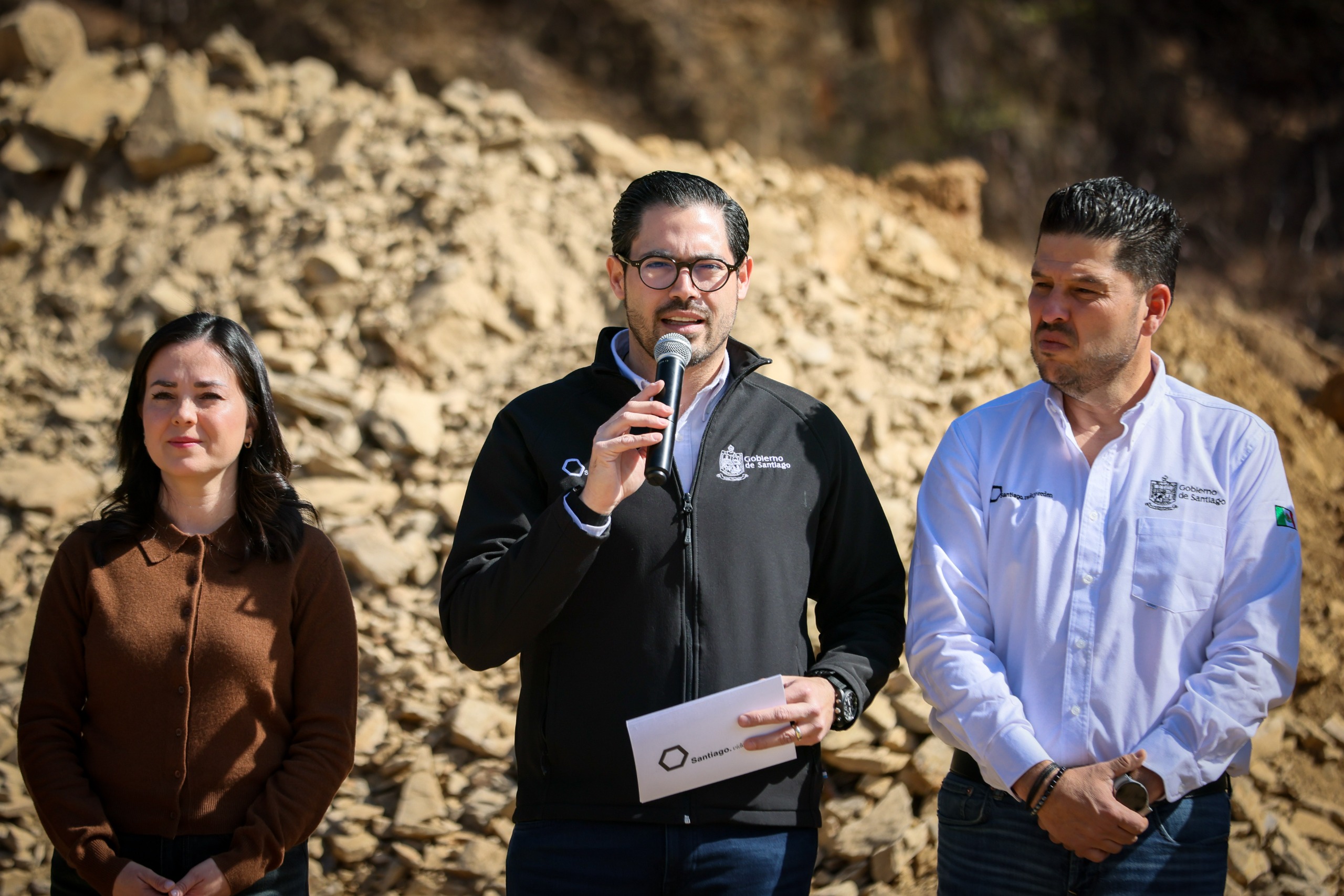 Cumple David de la Peña compromiso con la comunidad de Los Cavazos: arranca construcción de centro DIF